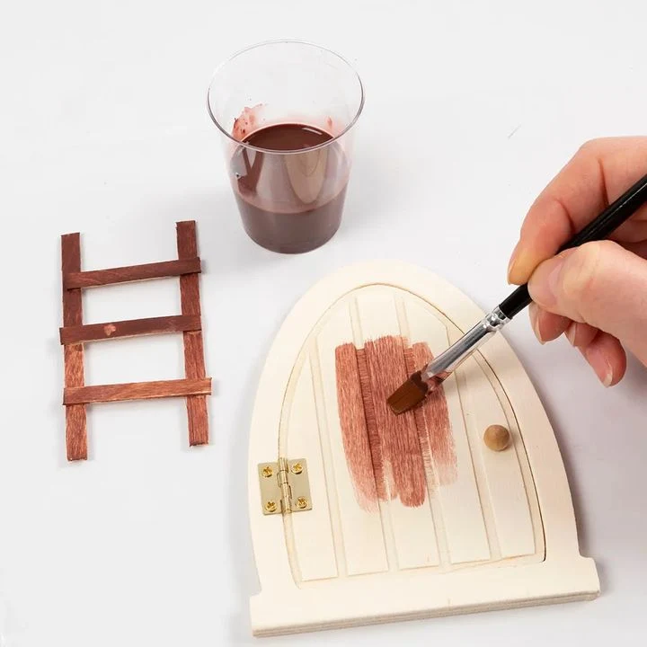 Wooden Door Decoration with Hinges