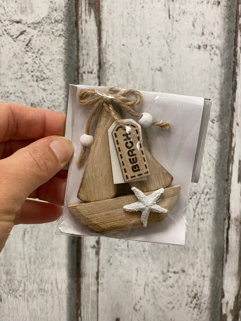 Segelboot aus Holz