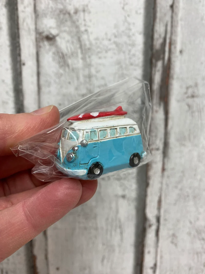Bus mit Surfbrett