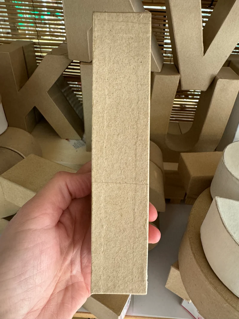Buchstaben aus Pappmachè