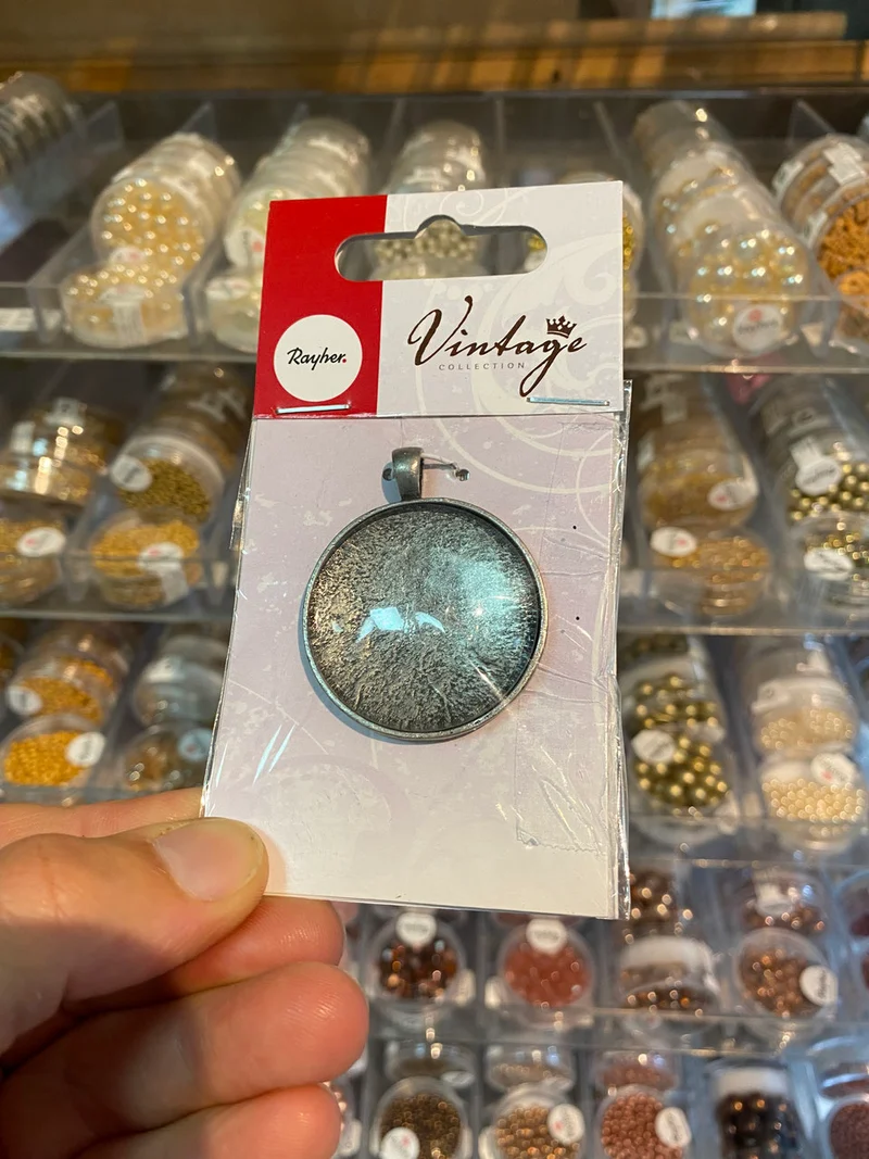 Anhänger, Metallfassung mit Cabochon